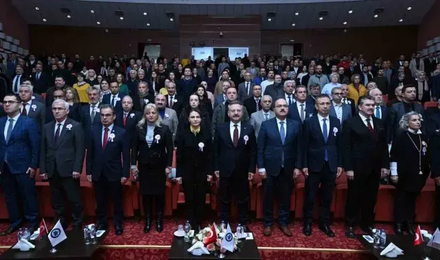 Vali Aksoy Öğretmenler Günü kutlama programına katıldı