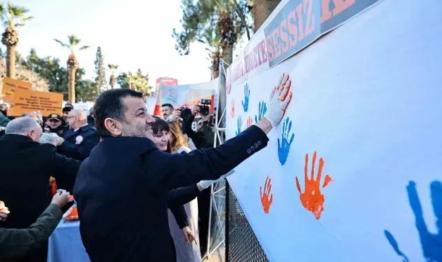 Denizli kadınlar şiddete farkındalık için yürüdü