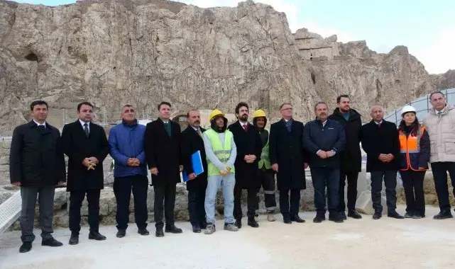 Kültür ve Turizm Bakan Yardımcısı Mumcu Eski Van Şehrini gezdi
