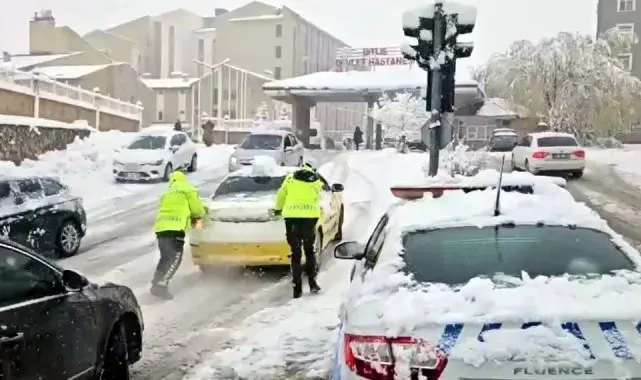 Kar trafiği aksattı, küçük çaplı kazalar meydana geldi