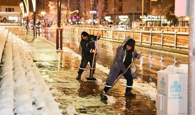 Kütahya Belediyesi'nden karla mücadele seferberliği