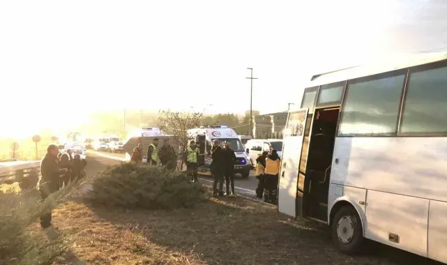 Tekirdağ'da karşı şeride geçen otomobil servisle çarpıştı: 1 ölü, 10 yaralı