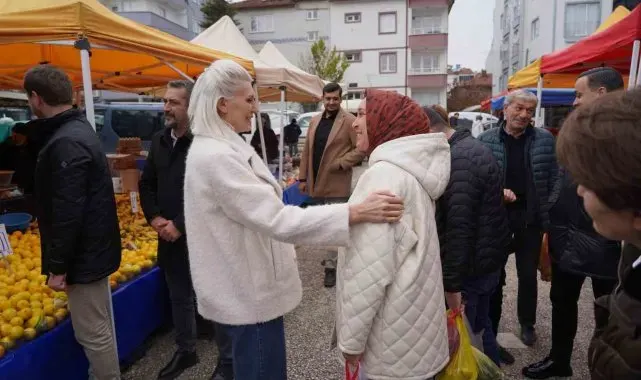 Başkan Subaşı'ya pazarda yoğun ilgi