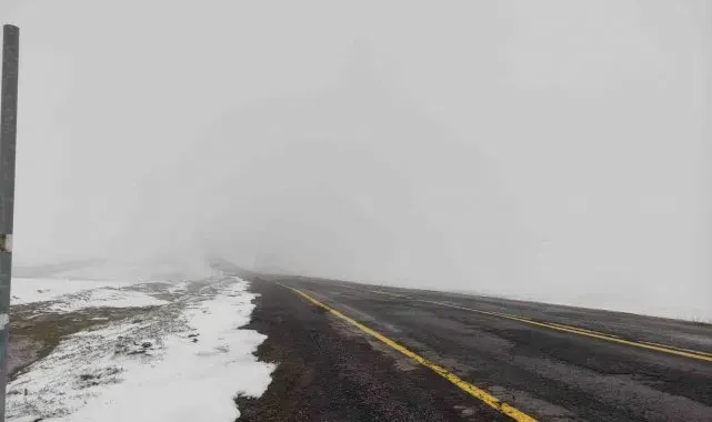 Ardahan'da kar yağışı ulaşımı aksattı