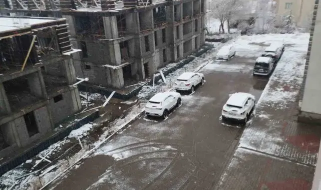 Varto'da kar yağışı başladı