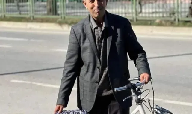 Bisikletiyle yaptığı mitinglerle tanınan bağımsız adayın ağır yaralandığı feci kaza kamerada