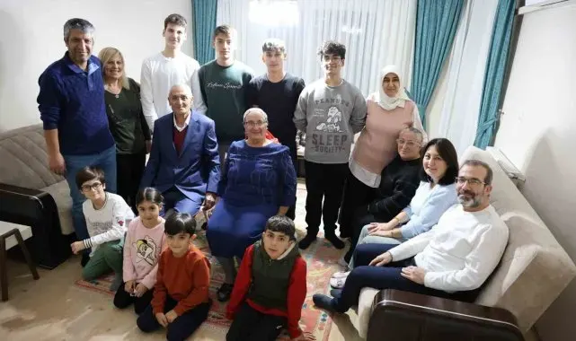 Cumhuriyet İlkokulu 'I' Şubesi Hakkı Öğretmen'in hakkını ödeyebilmek için bir araya geldi