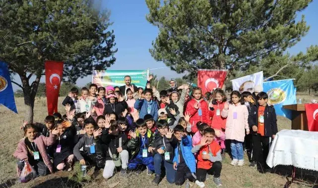 Ağrı'da velilerden öğretmenlere anlamlı Öğretmenler Günü hediyesi