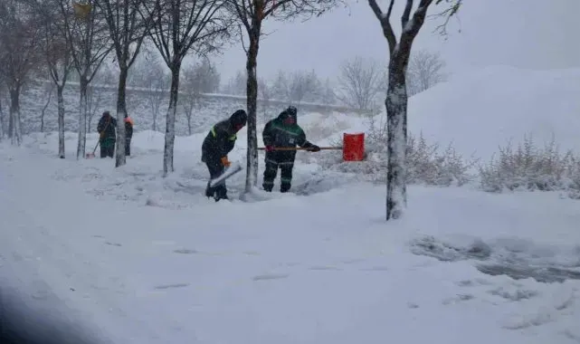 Nevşehir'de kar mesaisi başladı