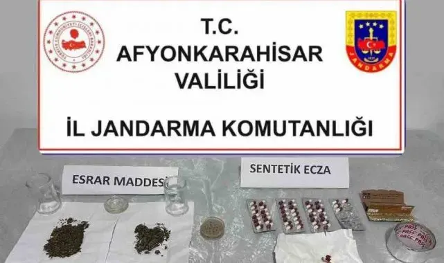 Jandarma uyuşturucu ile yakalanan 4 şüpheliyi gözaltına aldı