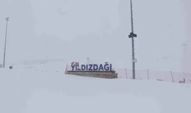 Yıldız Dağı Kayak Merkezi'nde kar kalınlığı 10 santimetreye ulaştı