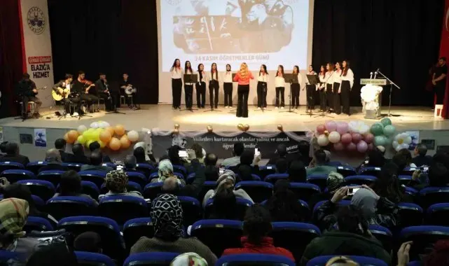 Elazığ'da Öğretmenler Günü kutlandı