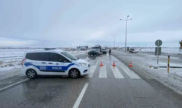 Konya'da kar yağışı ve tipi ulaşımı etkiliyor