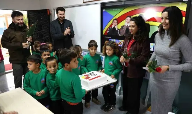 Köy okulunun fedakar öğretmenlerine öğrencilerinden sürpriz