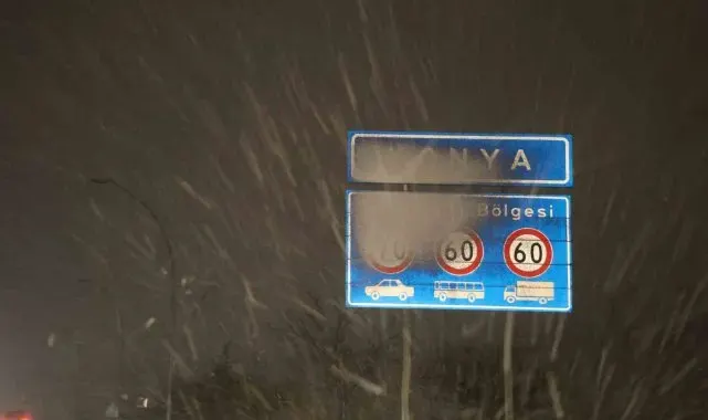 Konya'da kar yağışı etkili oluyor