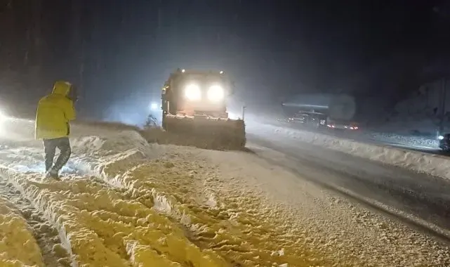Bolu Dağı'nda kar yağışı etkili oluyor