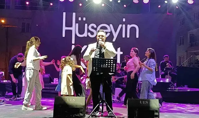 Hüseyin Kağıt coşturdu, Başkan Daban sahnede oynadı