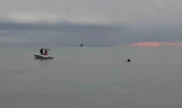 Silivri'de dondurucu havaya aldırmayıp su kayağı yaptılar: Onlara tüm aylar Temmuz