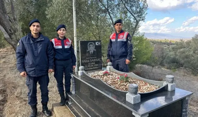 Aydın jandarması şehit öğretmen Sarısaç'ı unutmadı