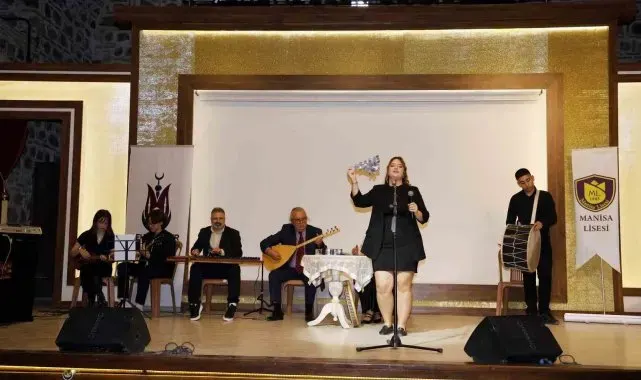 Şehzadeler'de melodilerle taçlanan Öğretmenler Günü programı