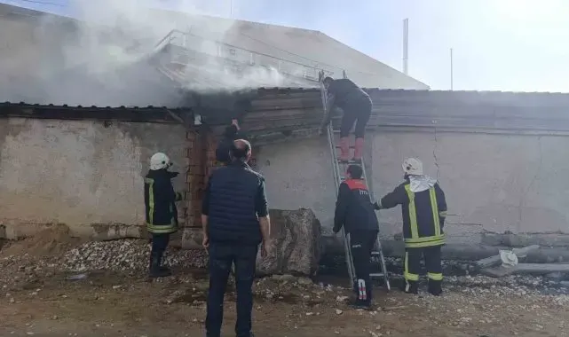 Akaryakıt istasyonunun bitişiğindeki depoda yangın çıktı