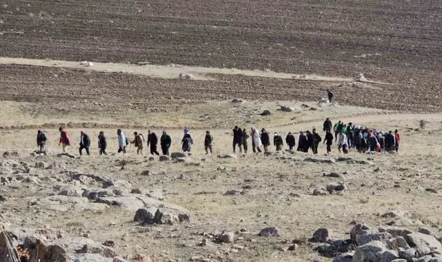 Öğretmenler 2 bin 600 yıllık Zernaki Tepe'ye doğa yürüyüşü gerçekleştirdi