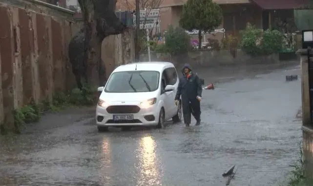 İstanbul'u şiddetli yağış ve fırtına esir aldı