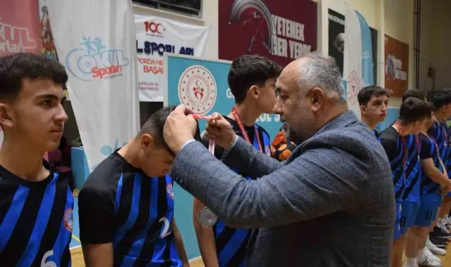 Genç erkekler hentbol müsabakaları tamamlandı