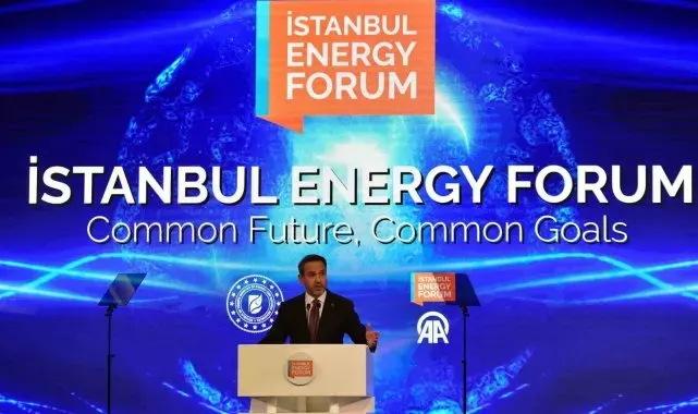 Bakan Bayraktar: ''Türkiye'deki tüm hanelerin elektrik ihtiyacını rüzgar ve güneş enerjisi ile karşılar hale geldik''