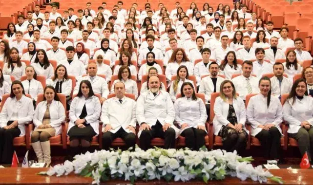 ESOGÜ'lü genç diş hekimi adayları beyaz önlüklerini giydi
