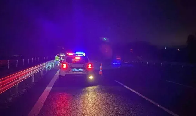 Kuzey Marmara'da araç bariyerlere girdi: 2 yaralı