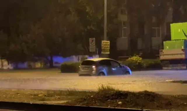 Söke'de sağanak yağış hayatı olumsuz etkiledi