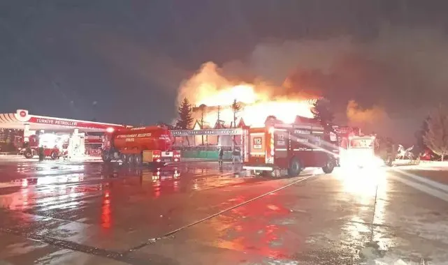 Afyonkarahisar'da akaryakıt istasyonundaki restoranda yangın
