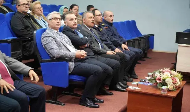 Edremit'te "En İyi Narkotik Polis Anne" semineri verildi