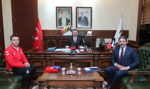 Dünya şampiyonu Erkan Balk Vali Aksoy'u ziyaret etti
