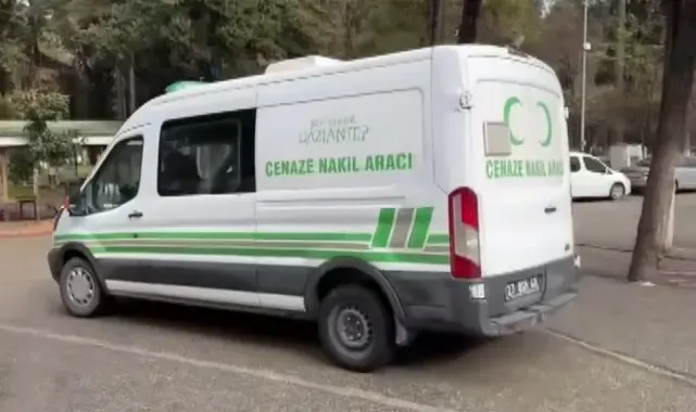 Kontrolden çıkan otomobil duvara çarptı genç kız hayatını kaybetti