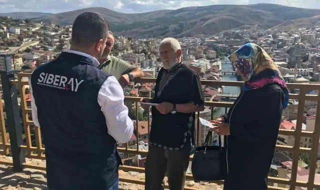 Bayburt polisi vatandaşları ve çocukları dolandırıcılara karşı uyarmaya devam ediyor