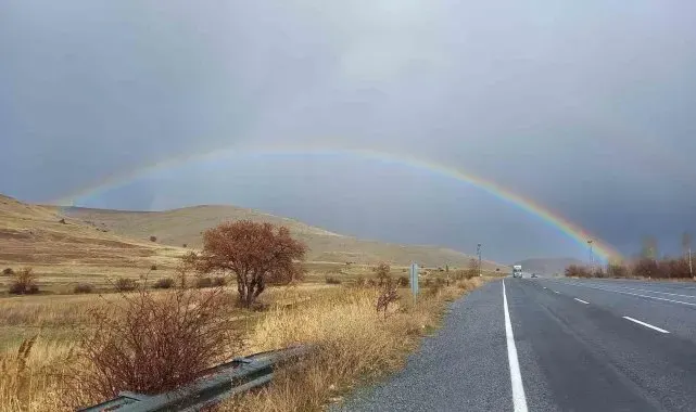 Tatvan'da "Gökkuşağı" güzelliği