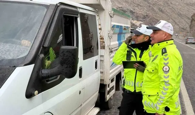 Hakkari'de radarla hız kontrol uygulaması yapıldı