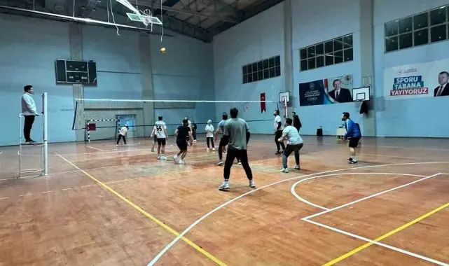 Patnos'ta 24 Kasım Öğretmenler Günü kapsamında Voleybol Turnuvası düzenlendi