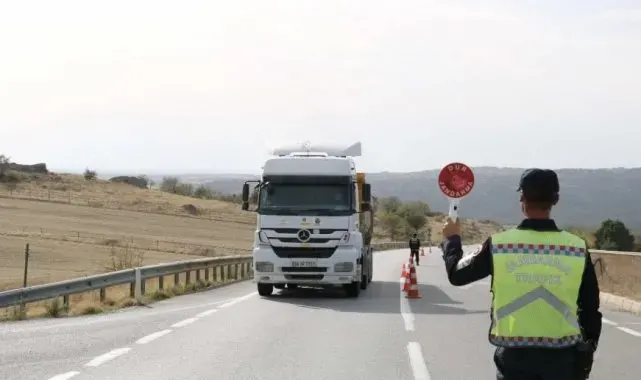 Kırklareli'nde trafik denetimi: 7 sürücünün belgelerine el konuldu