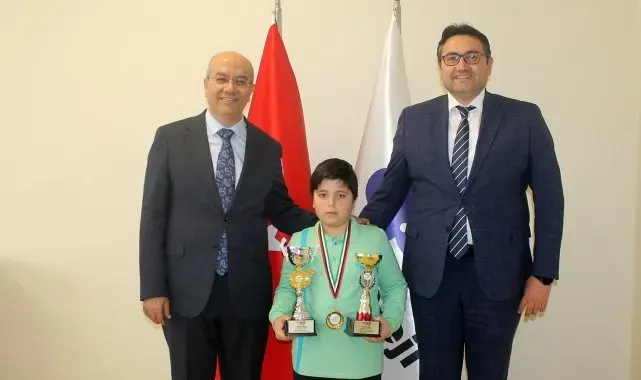 İhlas Koleji öğrencisi, Türkiye Beyin Olimpiyatlarında Türkiye birincisi oldu