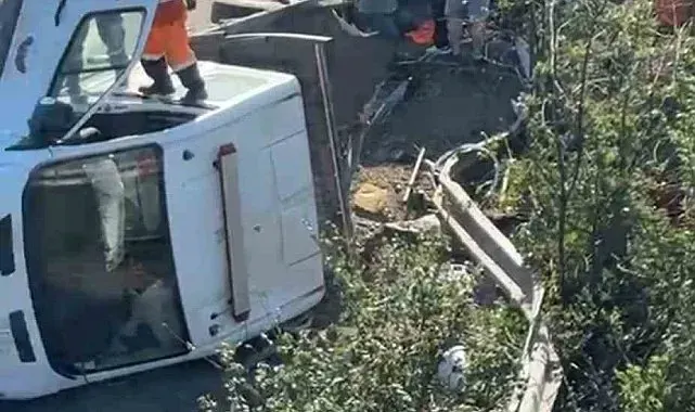 Anadolu Otoyolu'nda bakım aracına çekici çarptı: 3 yaralı