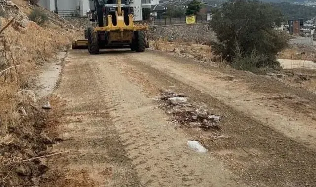 Didim'de sağanak yağıştan sonra zarar gören yollar onarıldı