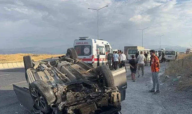 Tatvan'da zincirleme trafik kazası: 1 yaralı