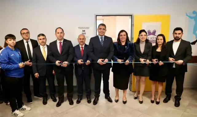 12 Kasım Kütüphanesi açıldı