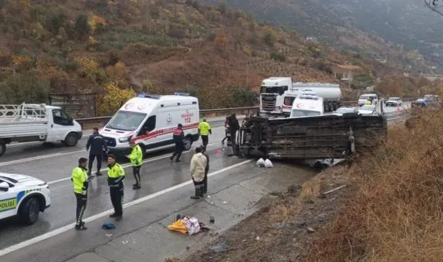 Osmaniye'de yolcu minibüsü devrildi: 6 kişi yaralandı
