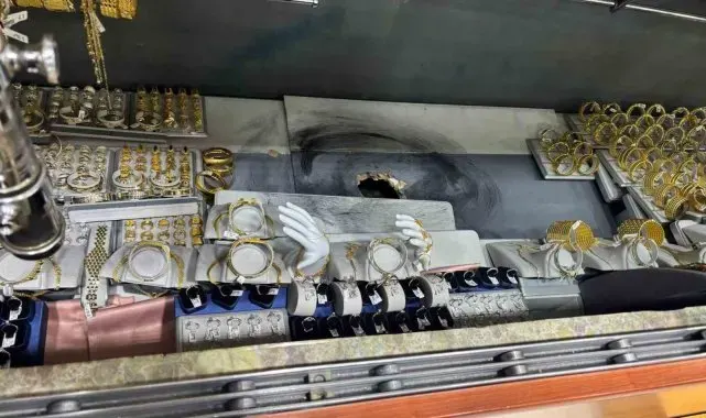 Bodrum katından duvar delerek girdiği kuyumcudan 10 kilogram altın çaldı