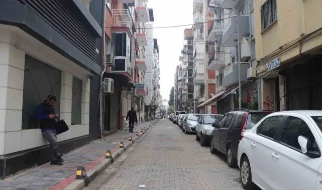 İzmir'de zehirlenmenin olduğu sokakta endişe sürüyor, bazı aileler evlerine yerleşmedi