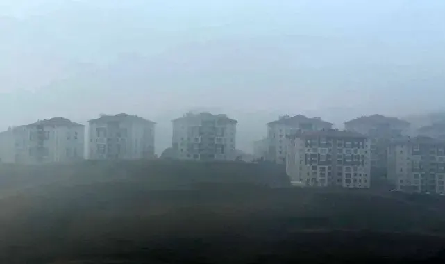Yüksekova'da yoğun sis: Görüş mesafesi 10 metreye kadar düştü